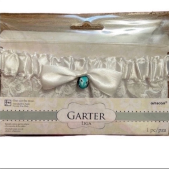 🆕 Brand new Garter Belt in White w/lace and a Charm Accent bead for future use - Picture 1 of 4